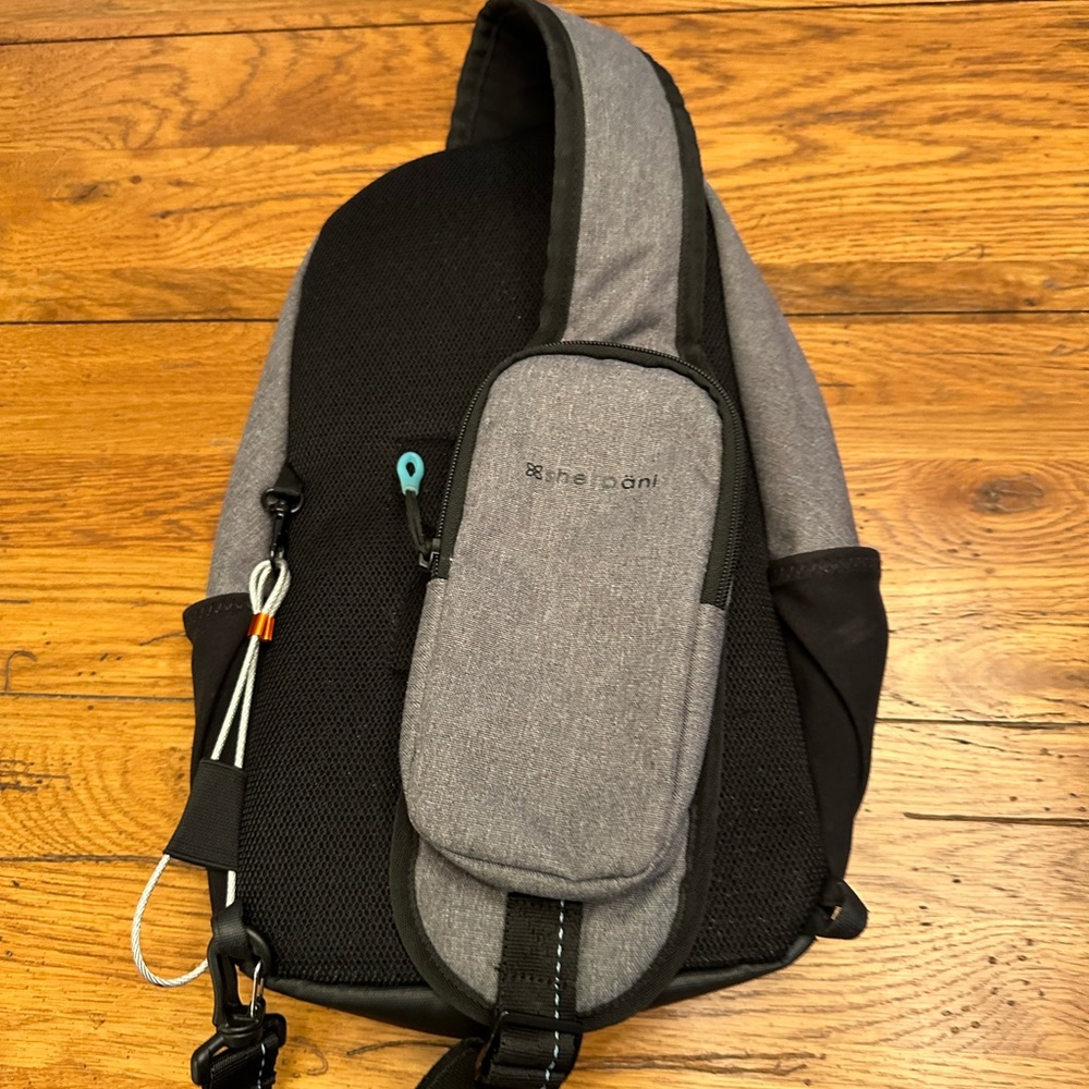 Sherpani Gray and Black Sling Bag - Picture 5 of 11